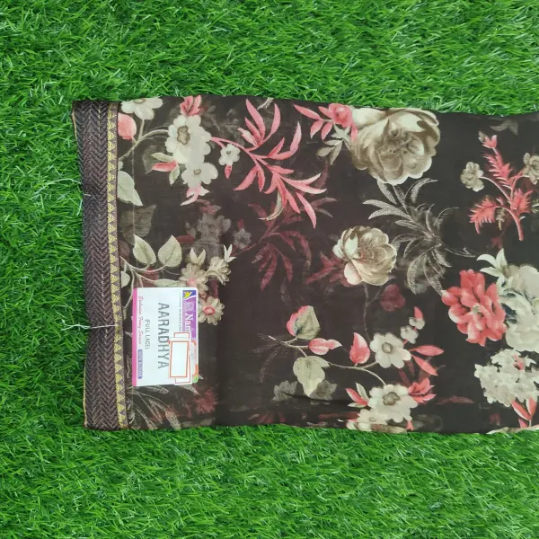Women Elegant Cotton Saree with Trendy Printed Detailing