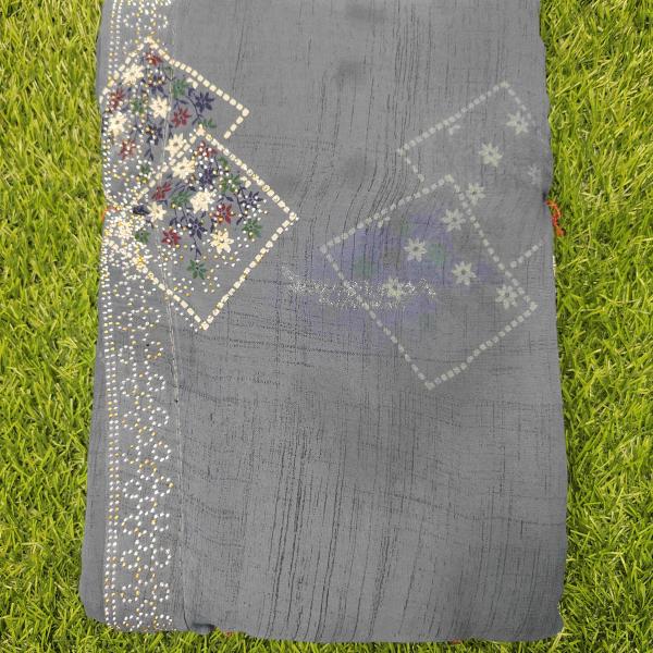 Women Stylish Ethnic Saree with Contemporary Floral Artwork