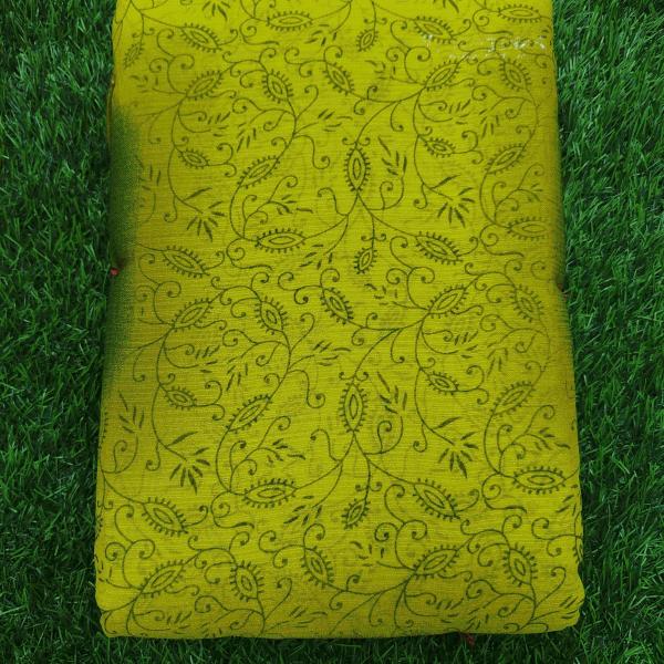 Women Elegant Printed Saree with Stylish Party Appeal