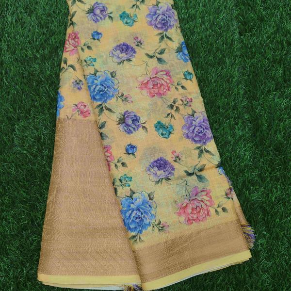 Women Graceful Casual Saree with Stylish Modern Prints
