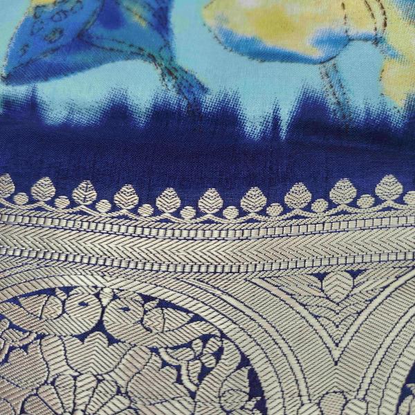 Women Modern Floral Saree with Chic Printed Fashion Appeal